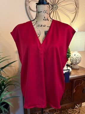 New Rachel Roy Women’s V-Neck Satin Red Sleeveless Top